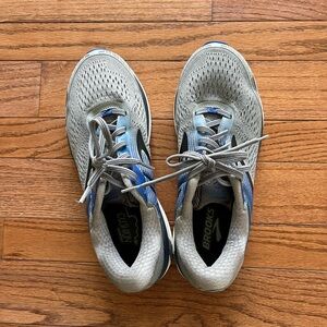 Brooks GTS 18 sneakers